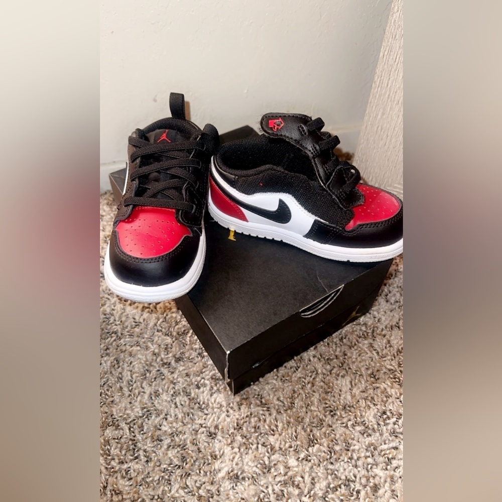 size 8C Low Jordan 1